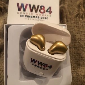 WW84  Wonder Woman Gold ear buds